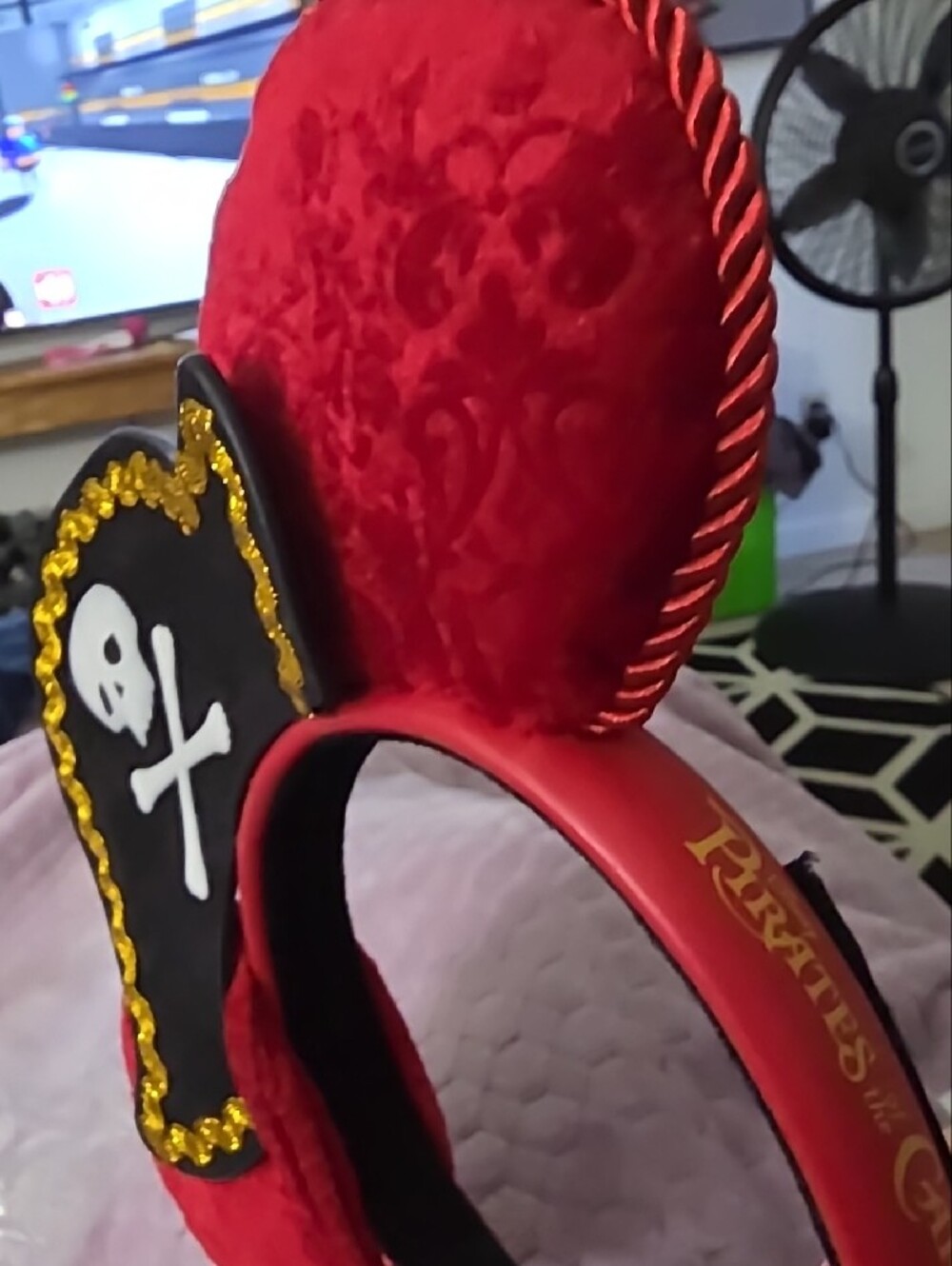 Disney Red and Black Pirate Minnie Ear Headband with Gold Trim Late 2025 Worn 2h - Picture 7 of 8